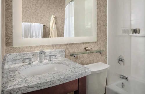 San Diego Hostel | Experience the best of San Diego! 4 Large Units with Bay View! FREE Parking!