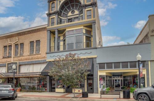Marshall Apartment | Explore Downtown Marshall: Historic Studio Getaway