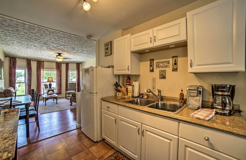 Geneva-on-the-Lake Apartment | Explore Lake Erie & 'Strip' From Quaint Apartment!