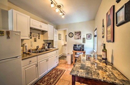 Geneva-on-the-Lake Apartment | Explore Lake Erie & 'Strip' From Quaint Apartment!