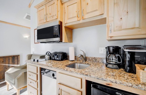 West Yellowstone Hotel | Explorer Cabins At Yellowstone