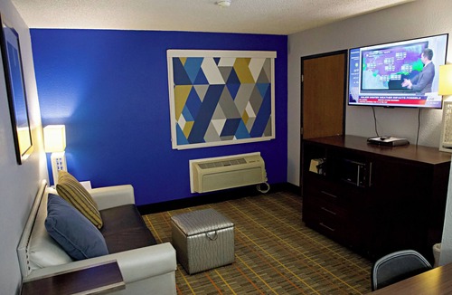 Parsons Hotel | Express Inn Parsons