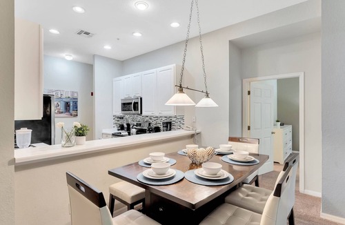 Hillcrest Estates Condo | Exquisite 3BR Townhome- Bahama Bay Oasis - 806 LL