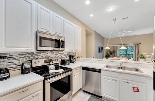 Hillcrest Estates Condo | Exquisite 3BR Townhome- Bahama Bay Oasis - 806 LL
