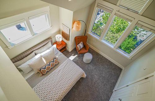 Atlantic House | Exquisite Central Townhome with Spacious Loft and Gourmet Kitchen