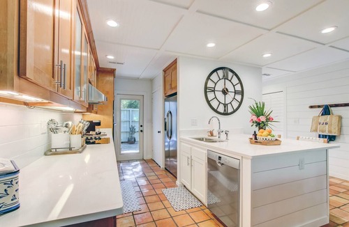 Fernandina Beach Condo | Exquisite Lagoon Villa Only 8-Minute Walk To Beach!