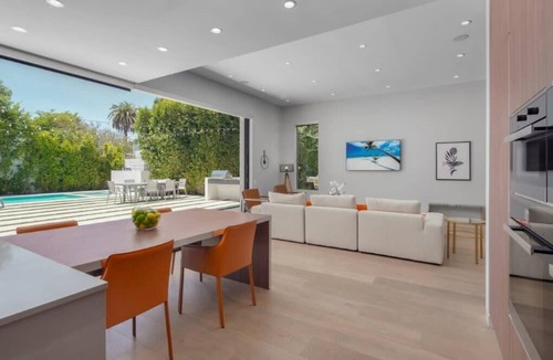 Beverly Grove House | Exquisite Luxury Retreat in WeHo
