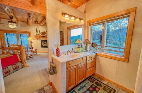 Red Lodge House | Exquisite Mountain Cabin with Breathtaking Views In All Directions