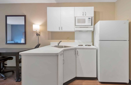 Executive Park Hotel | Extended Stay America Select Suites - Charlotte - Tyvola Rd.