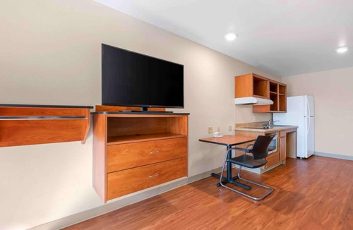 Hollyford Hotel | Extended Stay America Select Suites - Jacksonville - North