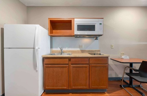 Hollyford Hotel | Extended Stay America Select Suites - Jacksonville - North