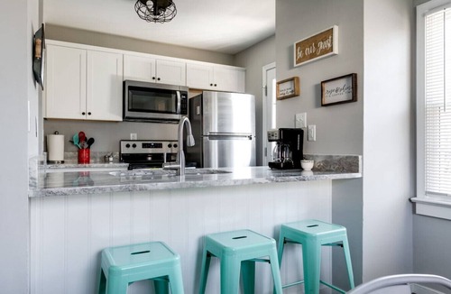 Richmond House | Extended Stay: The Sunny Cottage at Byrd Park!