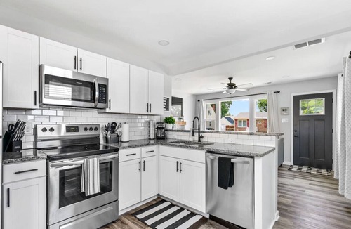 Montrose House | Extended Stay: Your Central Fulton Hill Oasis!