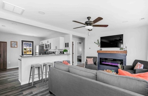 Montrose House | Extended Stay: Your Central Fulton Hill Oasis!