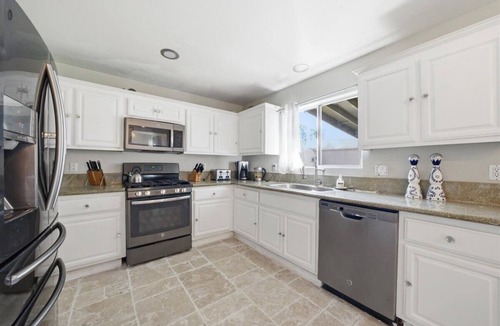 Lomita House | Extravagant Villa Near Beach & Hot Spots