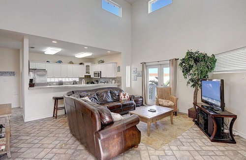 Sand Point House | Fabulous home in wonderful Sand Point Circle!