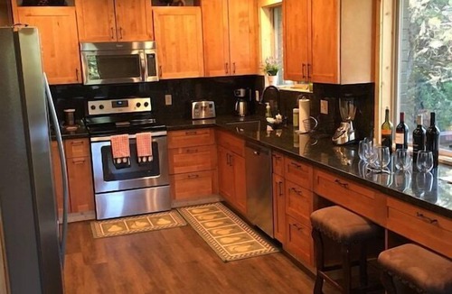 West Yellowstone Cabin | FABULOUS Remodel with Private Hot Tub, & more! Ten minutes to Yellowstone NP!