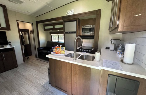 Exeter House | Fabulous RV with full amenities in Exeter!