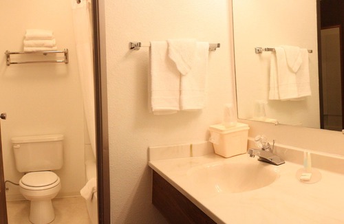 Kellogg Hotel | FairBridge Inn & Suites Kellogg