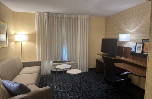 Chesterfield Hotel | Fairfield Inn & Suites by Marriott Detroit Chesterfield
