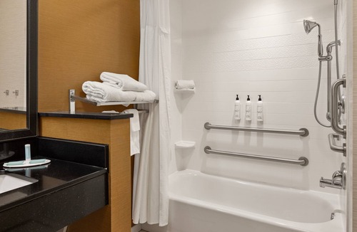 Waterloo Hotel | Fairfield Inn & Suites by Marriott Waterloo Cedar Falls