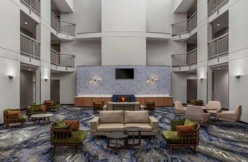 Hayward Hotel | Fairfield Inn & Suites Oakland Hayward