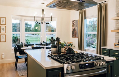 Caldwell House | Fairview House Historic 5BR Sleeps 10 Golf Views + Hot Tub