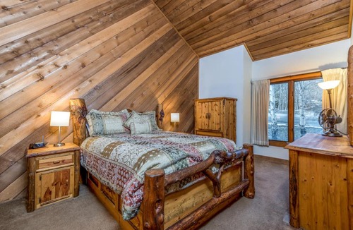 Elkhorn Village Hotel | Fairway 9 4310