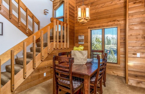 Elkhorn Village Hotel | Fairway 9 4310