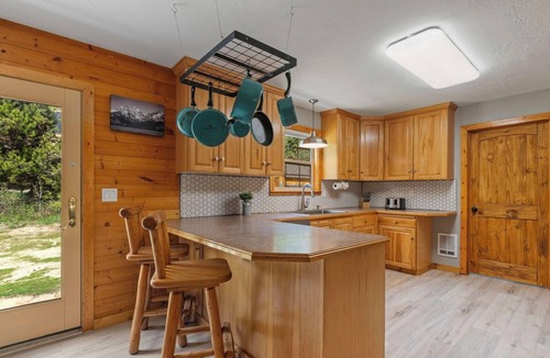 Alpine Northeast Cabin | Fall Escape in Alpine, Gateway to GTNP & YNP, 40 Minutes To Jackson Hole