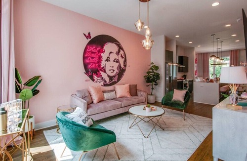 Nashville House | Fall rooftop views, Opry karaoke lounge, chef’s kitchen near Broadway