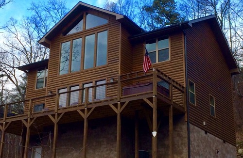 Gatlinburg - Pigeon Forge Cabin | Fall Special Rates - Mt Le Conte Veiws, 3 King Suites Theater room Pool Fire Pit