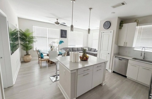 Matthews Apartment | Families favorite Luxury Suites + Saltwater Pool+Gym + Free Parking+Ev Charging