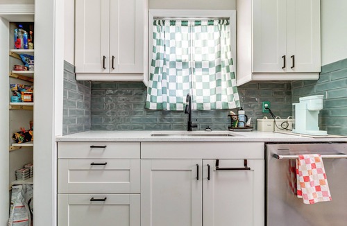 Berkley House | Families Welcome! Colorful Berkley Home w/Yard