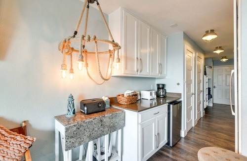 Galveston Condo | Family Beach Retreat w/Pool & Views in Galveston