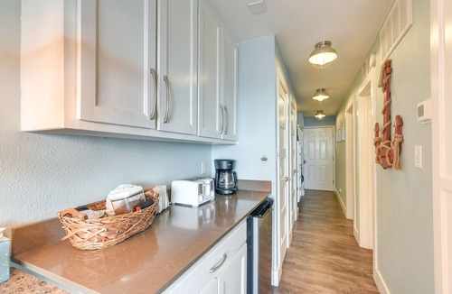 Galveston Condo | Family Beach Retreat w/Pool & Views in Galveston