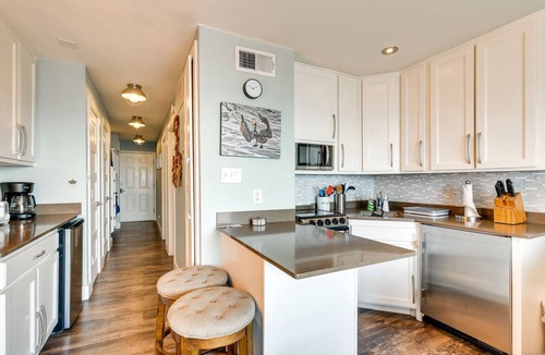 Galveston Condo | Family Beach Retreat w/Pool & Views in Galveston