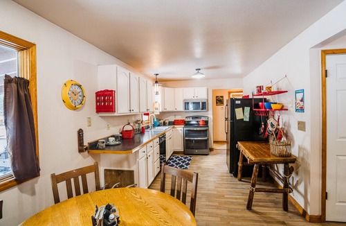 Martin City House | Family cabin 9 miles from Glacier Park Entrance