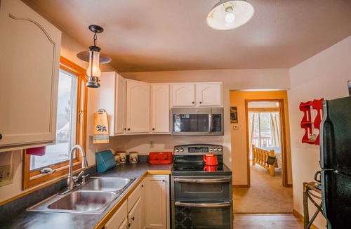 Martin City House | Family cabin 9 miles from Glacier Park Entrance