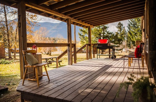 Martin City House | Family cabin 9 miles from Glacier Park Entrance