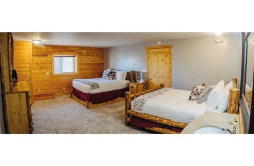 Last Chance House | Family Cabin at River Lodge