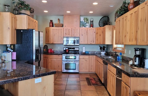 New Meadows Cabin | Family cabin in the Moutains-golf, pool, pickle ball, hot spring, skiing & more!