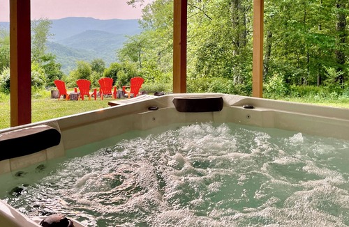 Slaty Fork Cabin | Family Cabin near Snowshoe WV with Hot Tub, Sauna, Game Room and Views