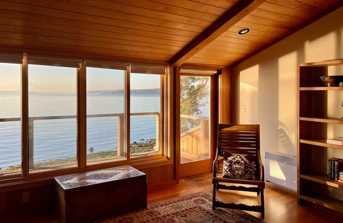 Bainbridge Island House | Family-friendly soundfront retreat with sprawling deck and expansive views
