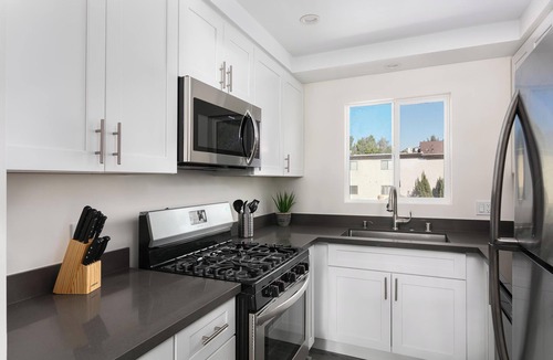 Citrus Grove Apartment | Family-Friendly 2BR Home, Free Parking | Sleeps 6!