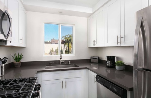 Citrus Grove Apartment | Family-Friendly 2BR Home, Free Parking | Sleeps 6!