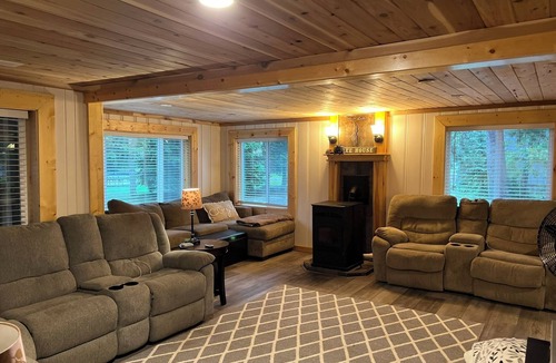 Nordman Cabin | Family Friendly Cabin Just Steps Away From Priest Lake