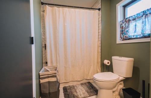 Apple Creek House | Family Friendly Downtown Apple Creek by Antiques