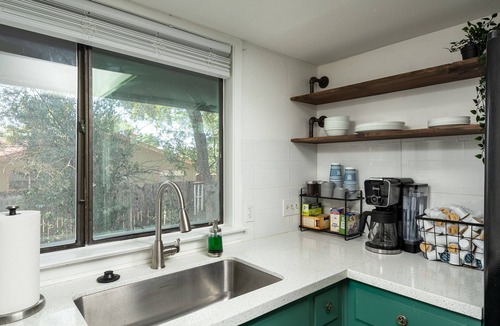 Georgetown Villa | Family Friendly: Giant Hot Tub! Game Room! King Bed, Austin Close