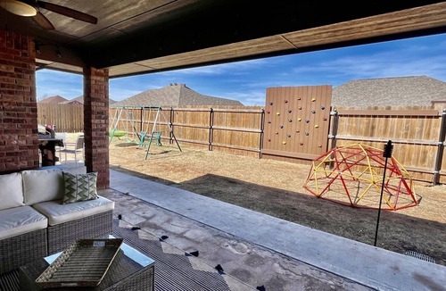Elgin House | Family friendly home in Elgin 15 min from Fort Sill